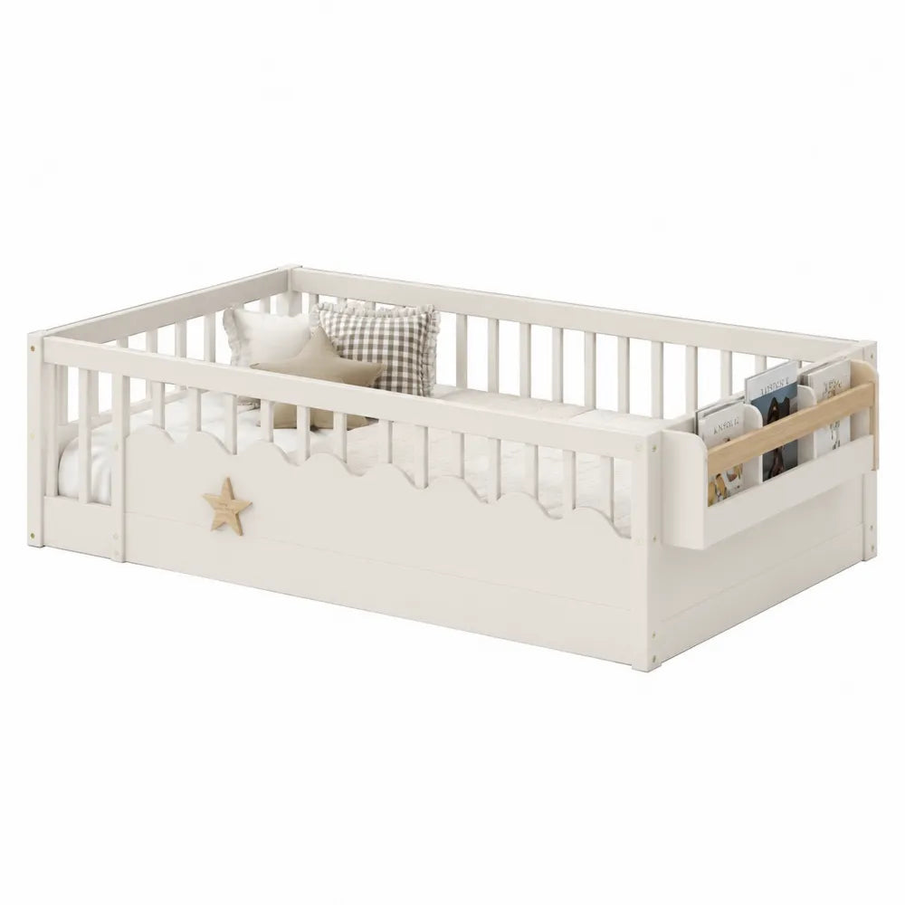 Letto per bambini in legno di pino bianco con scaffale laterale